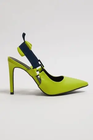 Scarpin Launches Perfume with Elastico